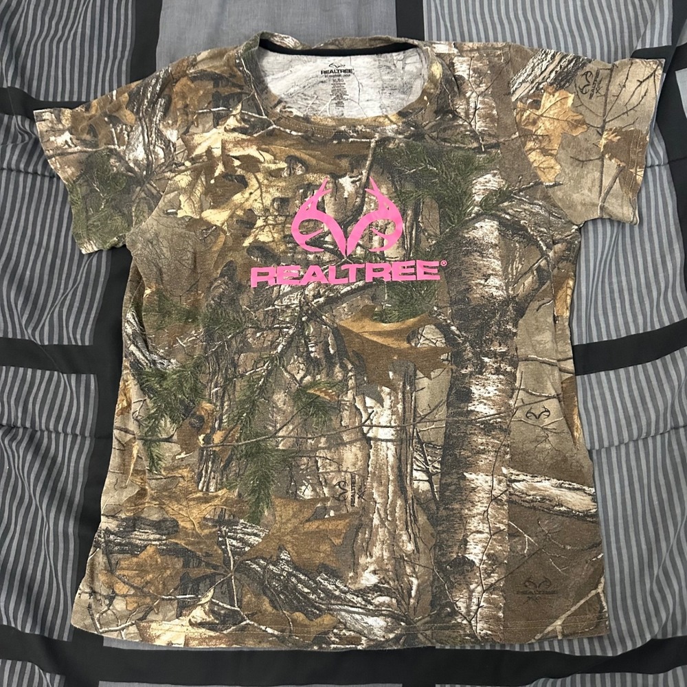 Women's Realtree Short Sleeve Graphic T-shirt, Size XL, Color Camo And Pink